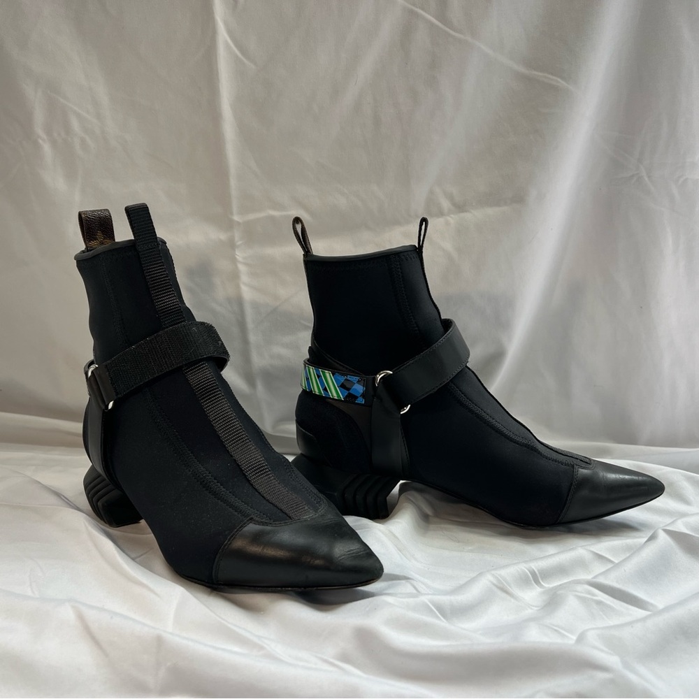 Womens Louis Vuitton Dead Sea black boots